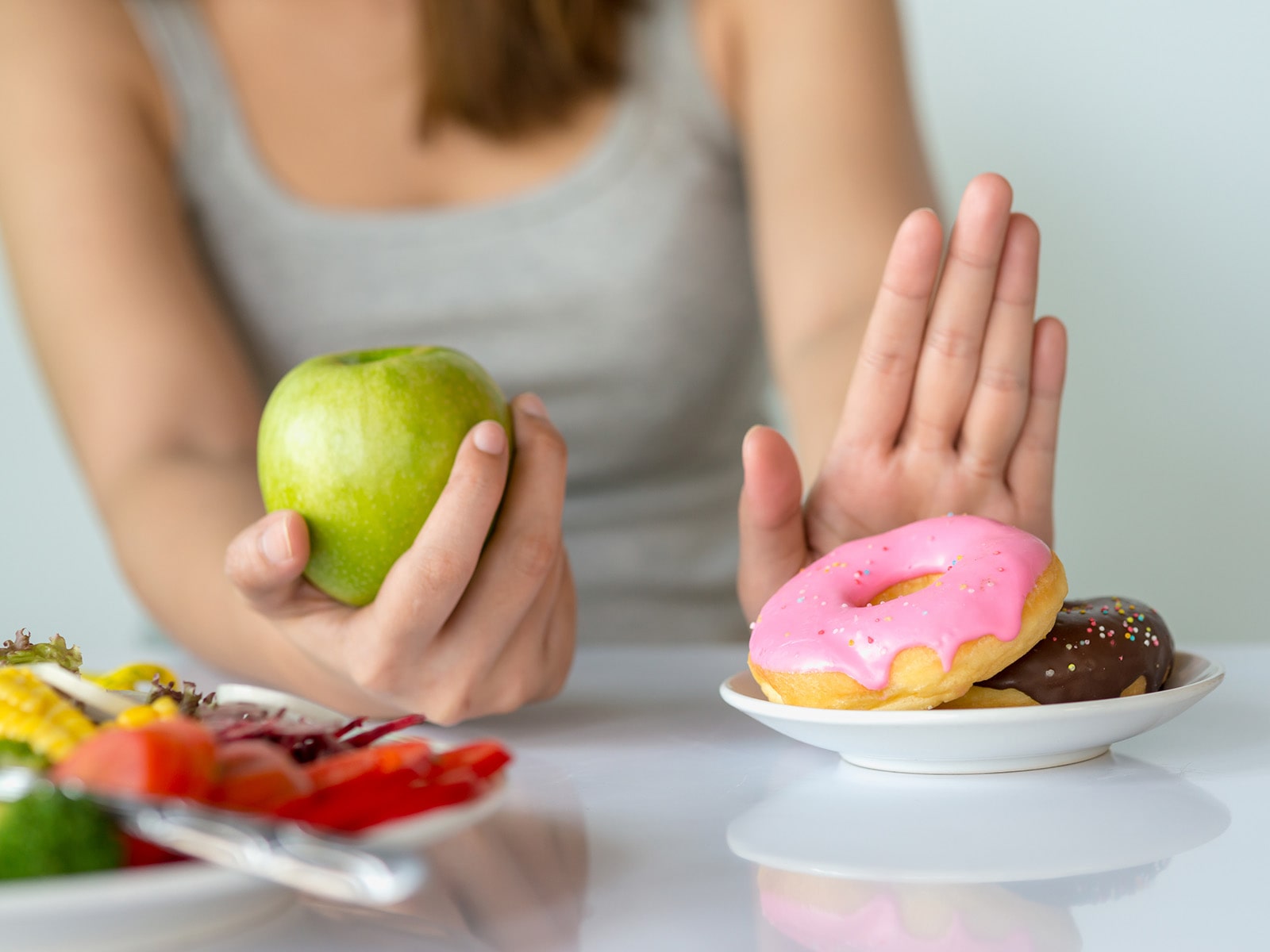 image of someone holding a green apple