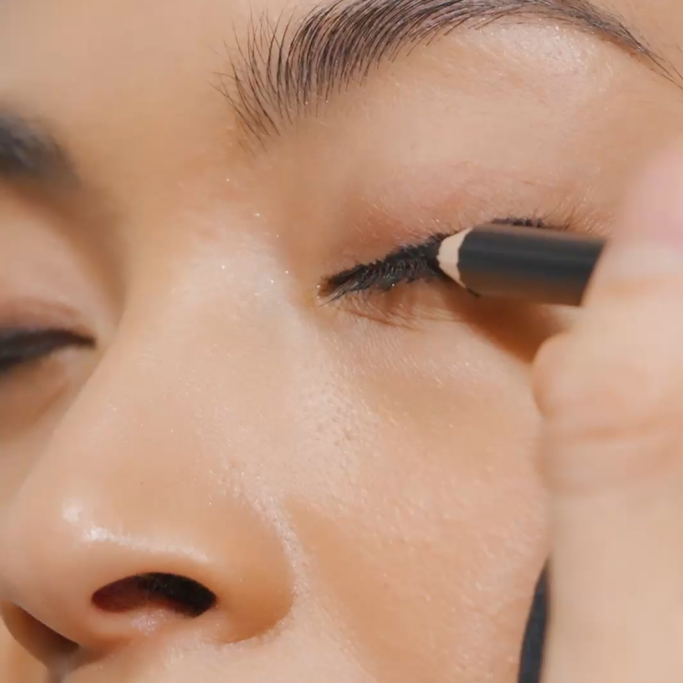 drawing eyeliner
