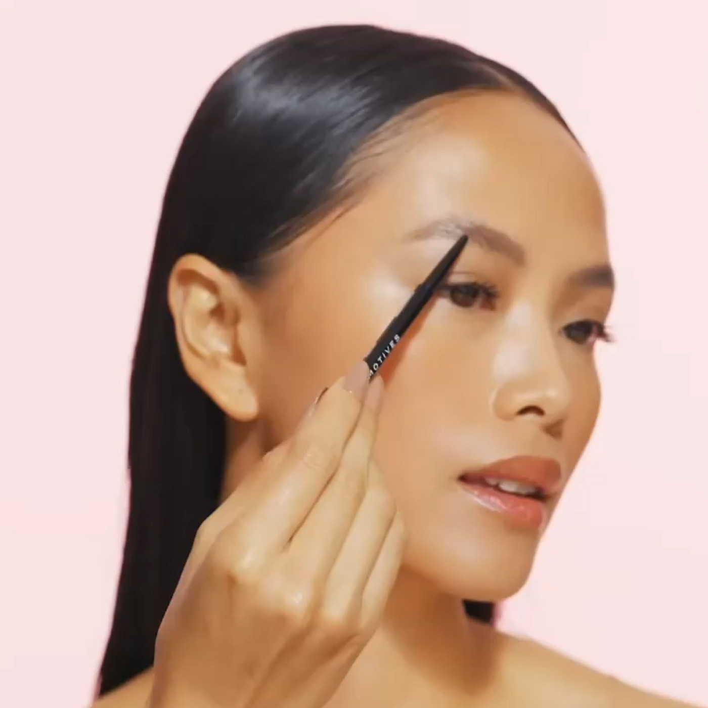 Naturally Fuller Brows. Effortlessly Defined.